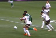 Foi pênalti? Veja lance polêmico em Palmeiras x LDU pela Libertadores