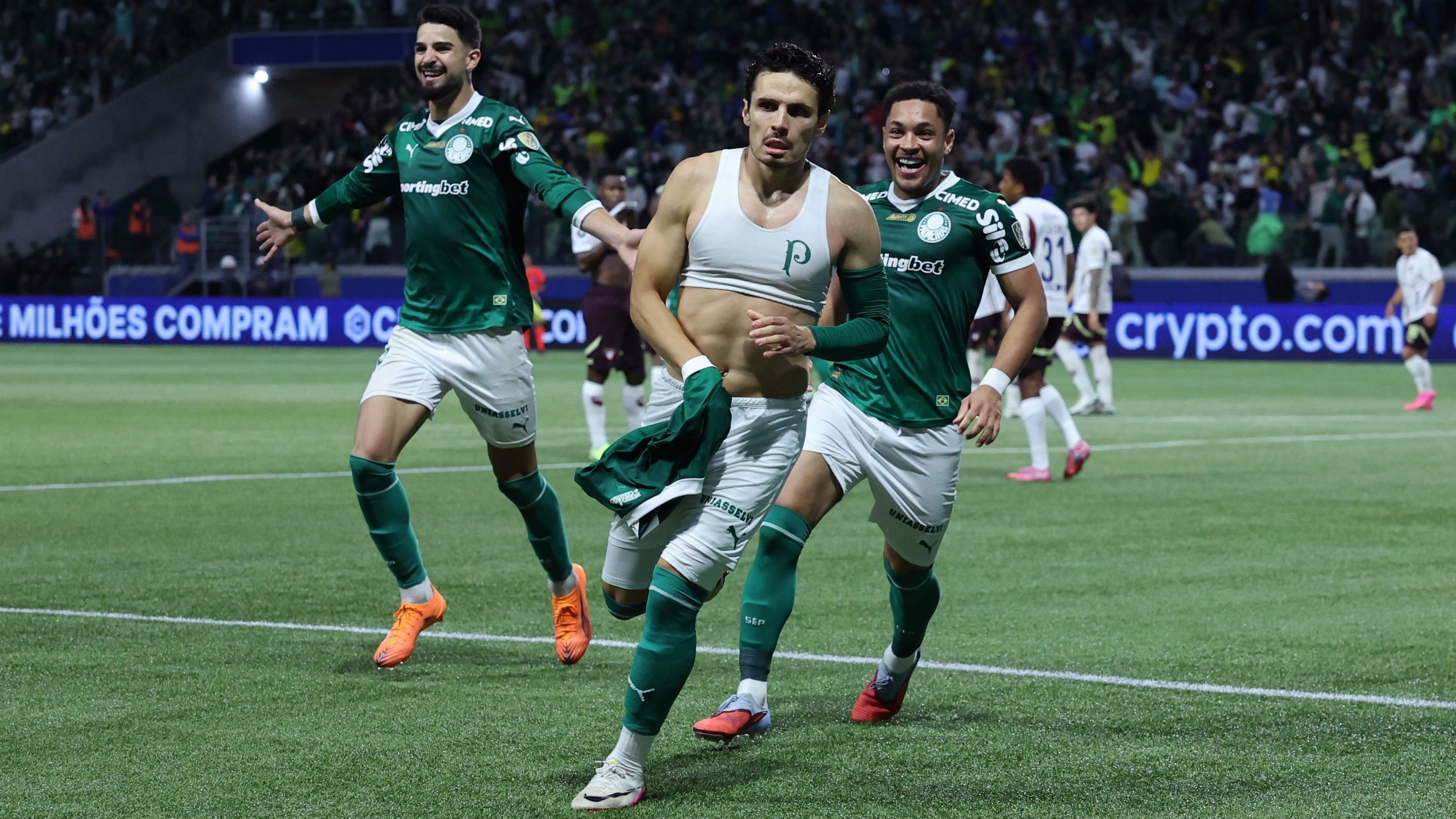 Veiga comemora o gol do Palmeiras contra a LDU