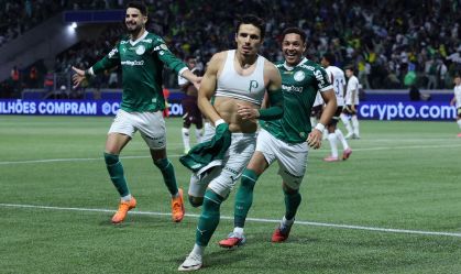 Veiga comemora o gol do Palmeiras contra a LDU