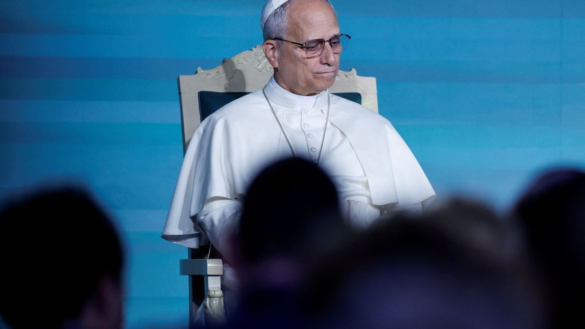 Papa Leão critica "descarrilamento ético" da fome contínua no mundo | CNN Brasil