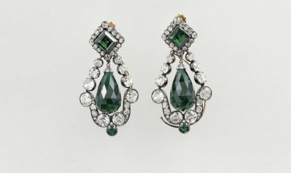 Joias roubadas do Louvre simbolizam casamentos estratégicos da realeza