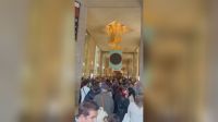Vídeo: Pessoas são retiradas do Louvre após roubo de joias