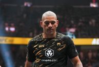 Alex Poatan dispara no ranking do UFC após cinturão dos meio-pesados