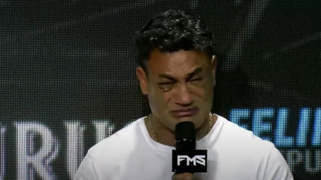 Popó chora ao anunciar aposentadoria