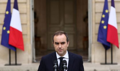 Primeiro-ministro francês renuncia ao cargo após menos de um mês