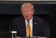 Trump diz que EUA não vão parar até "erradicarem ameaça" dos cartéis