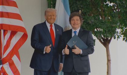 Bolsa argentina recua após Trump condicionar ajuda à vitória de Milei