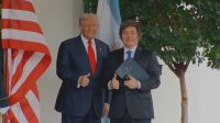 Bolsa argentina recua após Trump condicionar ajuda a vitória de Milei
