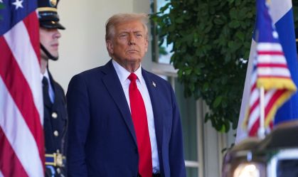 Trump diz que revelará lista de "programas democratas" a serem fechados