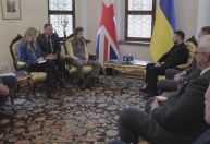 Princesa Anne visita a Ucrânia e encontra crianças afetadas pela guerra