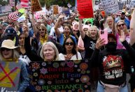 Manifestantes realizam atos contra governo de Donald Trump