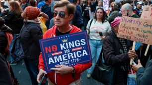 "No Kings": entenda os protestos contra Trump em mais de 50 estados dos EUA