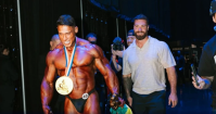 CBum se derrete por Ramon Dino em conquista no Mr. Olympia: "Pura alegria"
