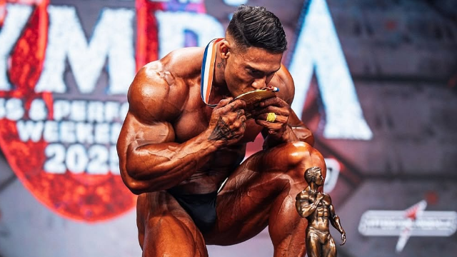 Vit Viana, esposa de Ramon Dino, vence 2º campeonato de fisiculturismo