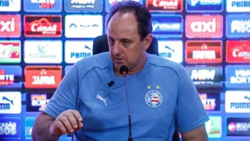 Técnico Ceni, do Bahia, durante coletiva