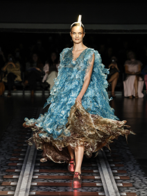 Ronaldo Fraga volta ao SPFW com homenagem a Milton Nascimento