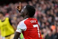 Arsenal faz lição de casa, vence o West Ham e agora seca o Liverpool