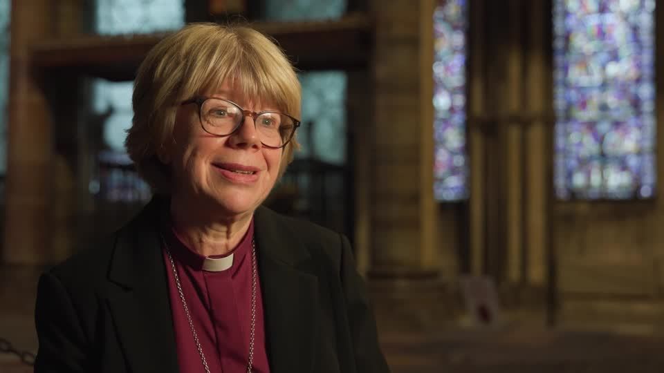 Sarah Mullally primeira arcebispa da Igreja Anglicana da Inglaterra
