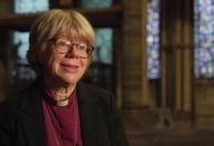 Conheça Sarah Mullally, primeira mulher a liderar Igreja Anglicana