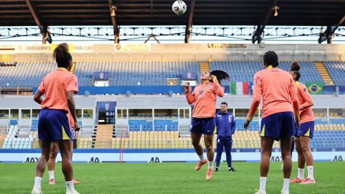 Seleção Brasileira Feminina durante treino