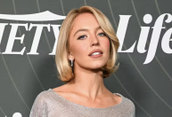 Sharon Stone defende Sydney Sweeney após polêmica: "É difícil ser gostosa"