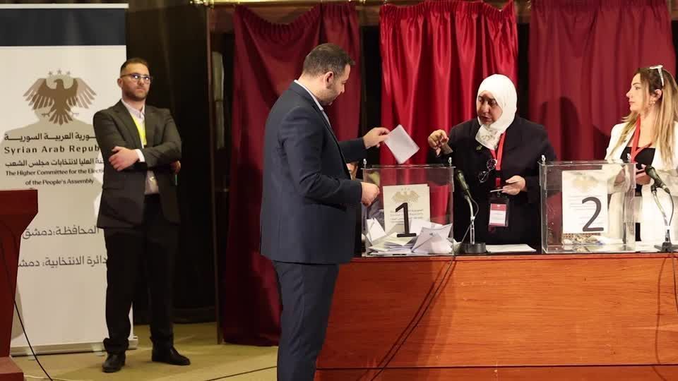 Síria realia eleições parlamentares pela primeira vez desde a queda de Bashar Al-Assad