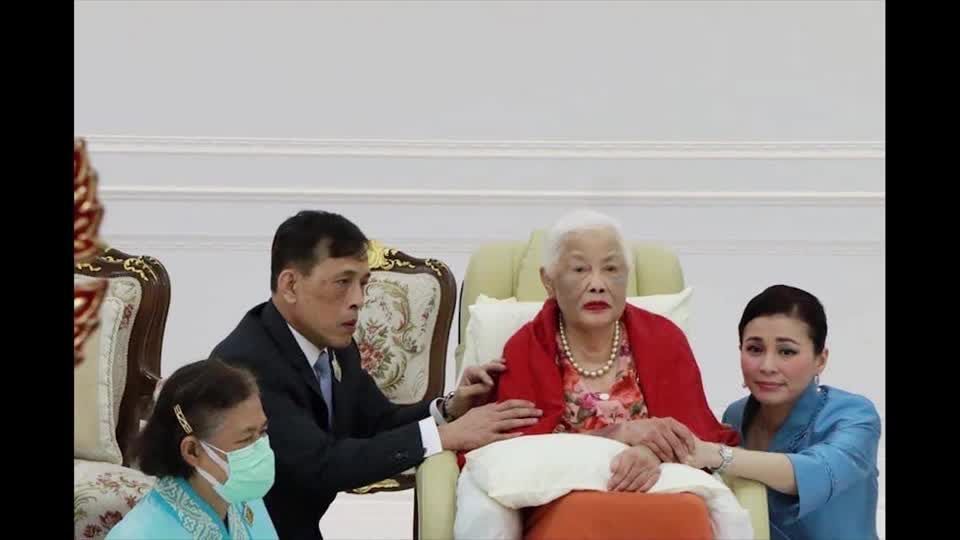 Sirikit, rainha-mãe da Tailândia, morre aos 93 anos