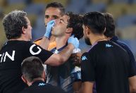 Rosto de zagueiro fica "desfigurado" após cotovelada em Flamengo x Racing