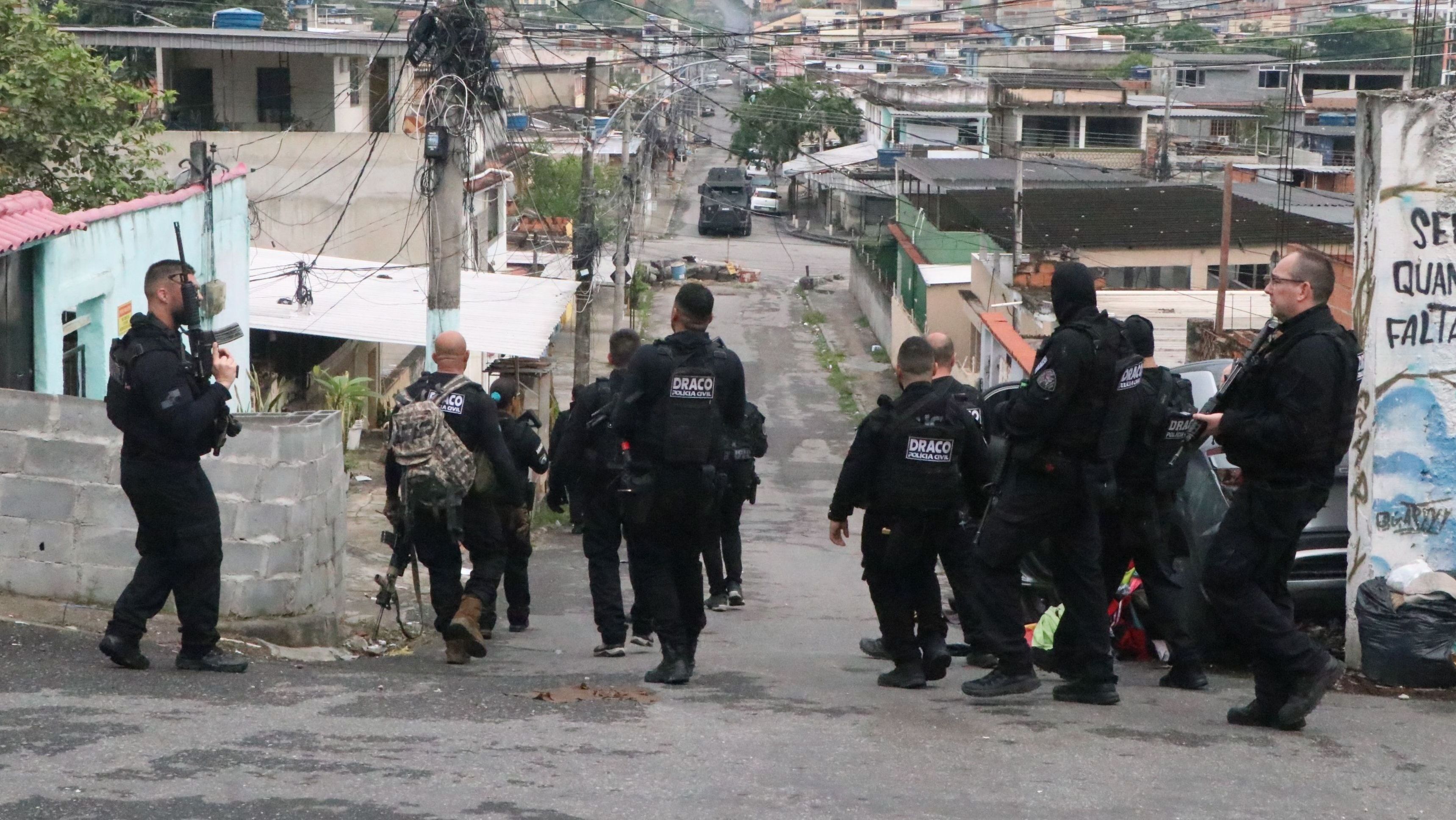 Megaoperação no Rio com 2,5 mil policiais mira traficantes do Comando Vermelho