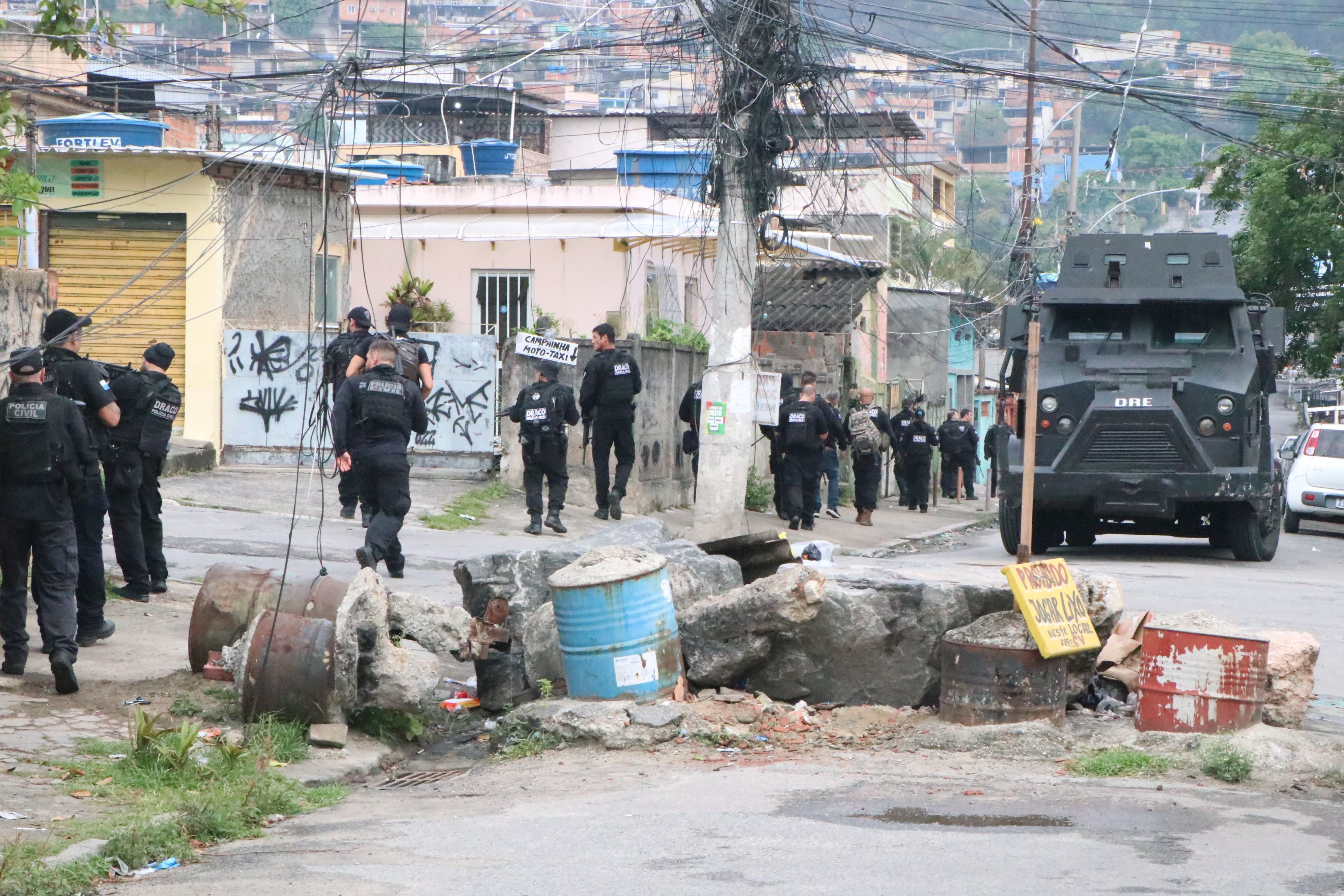 Megaoperação no Rio com 2,5 mil policiais mira traficantes do Comando Vermelho