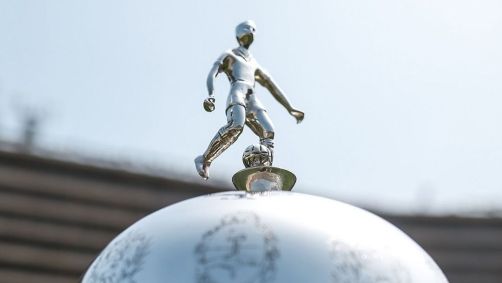Troféu da Libertadores no estádio Monumental, em Lima, no Peru