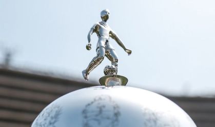 Troféu da Libertadores no estádio Monumental, em Lima, no Peru