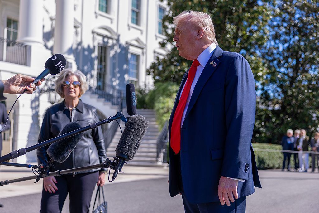 Trump deixa a Casa Branca para celebração da Marinha