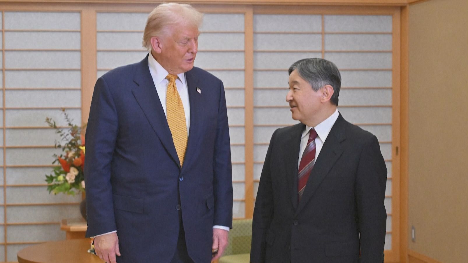 Trump se encontra com o imperador japonês Naruhito