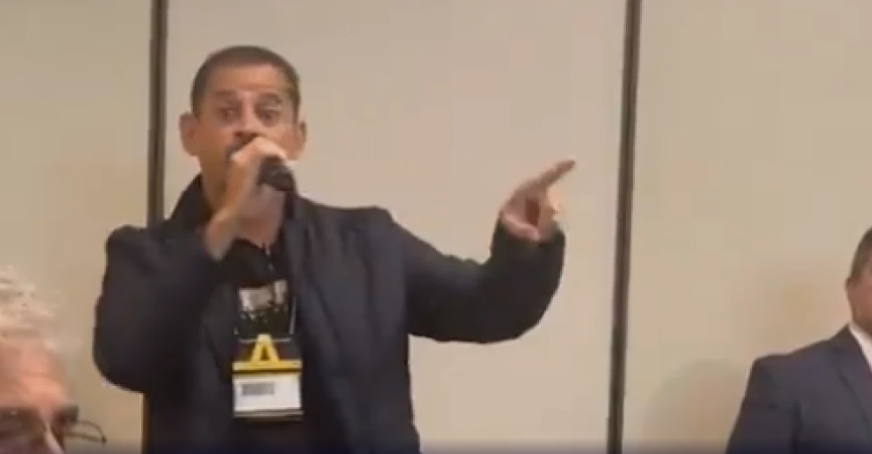 Valdir Bigode durante assembleia de credores do Vasco