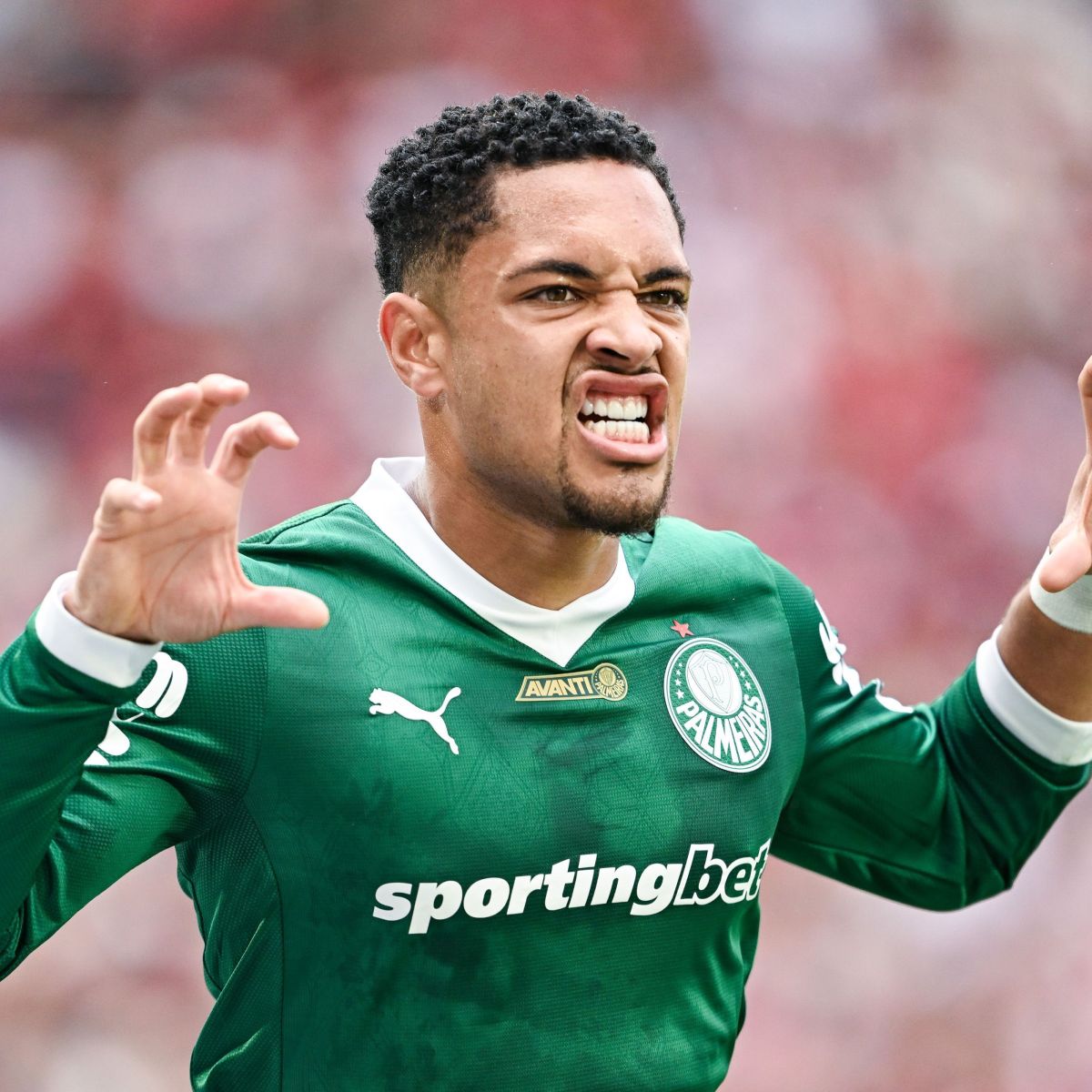 Vitor-Roque-1.jpg