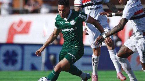 Vitor Roque atuando pelo Palmeiras