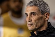 Santos chega pressionado para sequência complicada no Brasileirão