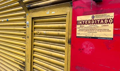 Bebida com metanol: mercado interditado anunciava "whisky para todo gosto"