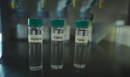 Hugo e Padilha se reúnem a pesquisadores de tecnologia que detecta metanol