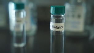 Brasil tem 113 casos suspeitos de intoxicação por metanol em 5 estados, diz Padilha à CNN