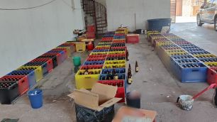 Polícia apreende carga com 140 caixas de cerveja falsificada em MG