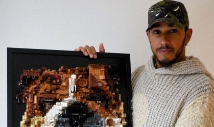 Hamilton ganhou quadro em homenagem a Roscoe