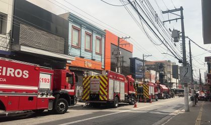 Defesa Civil vai avaliar risco de desabamento após incêndio em loja na Lapa