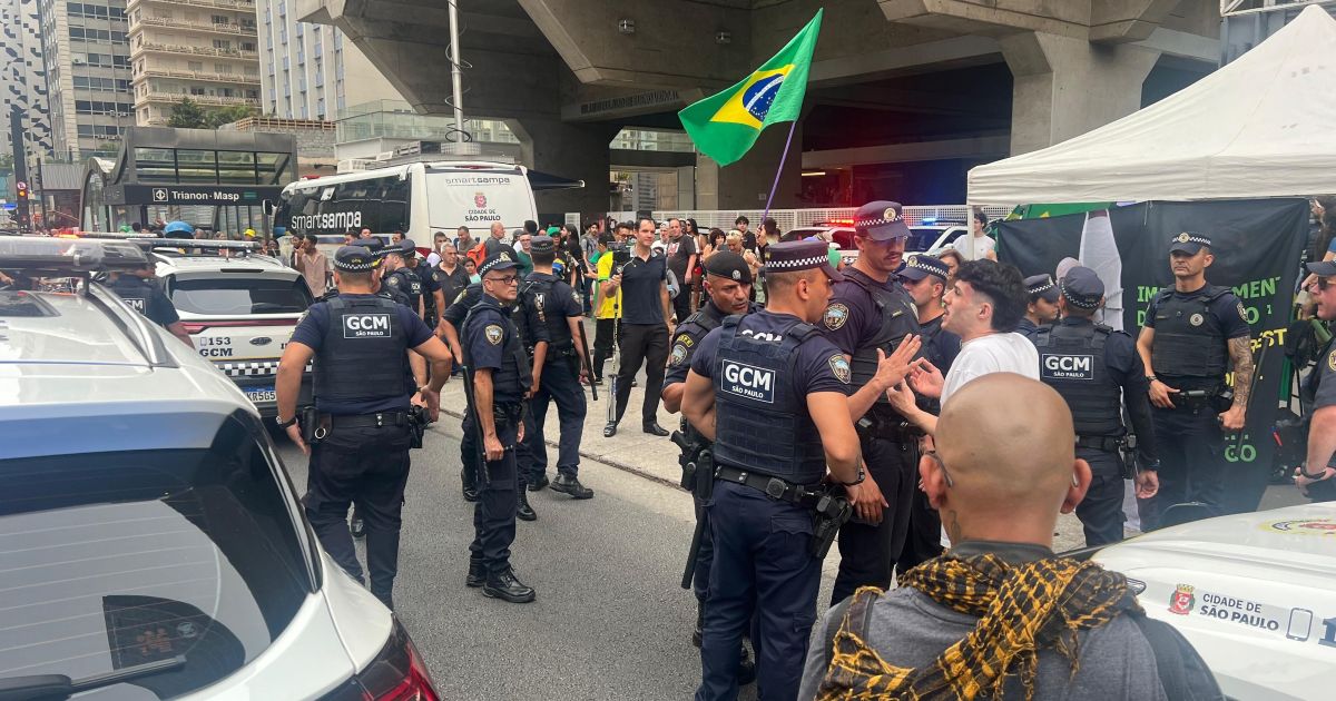 Ato pró-anistia tem confusão e acusação de homofobia na Av. Paulista