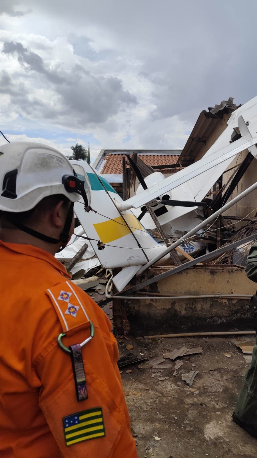Avião destrói residência • Reprodução/Corpo de Bombeiros Goiás
