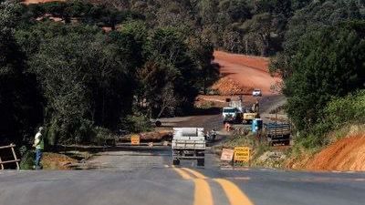 Obras de pavimentação da PR-364