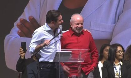 Hugo é vaiado em evento com Lula em comemoração ao Dia dos Professores