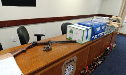 Imagem de destaque do post: Polícia prende quatro pessoas por venda de bebidas alcoólicas falsificadas