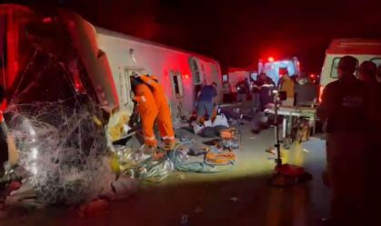 Acidente com ônibus em Pernambuco deixou 17 mortos; veja imagens